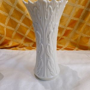 Lenox bone China Woodland collection Ivory vase
